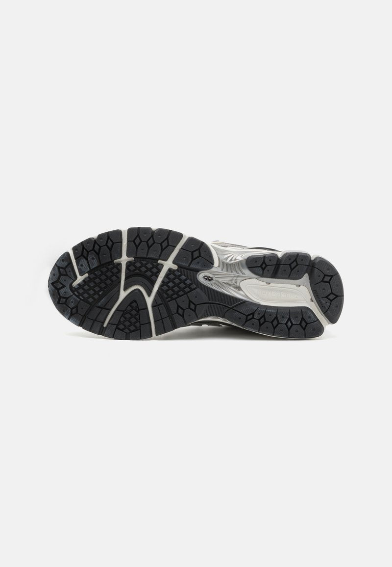 New Balance 1906R Silver Black