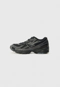 New Balance 740 Triple Black