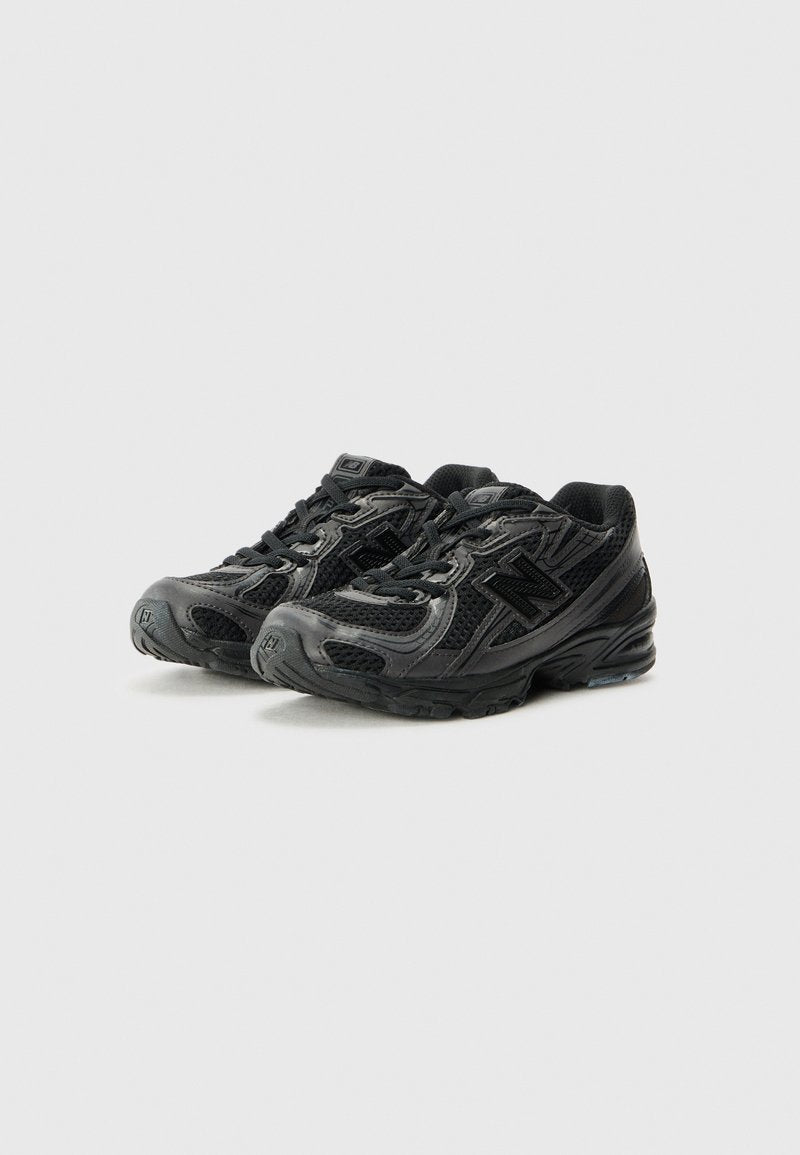 New Balance 740 Triple Black