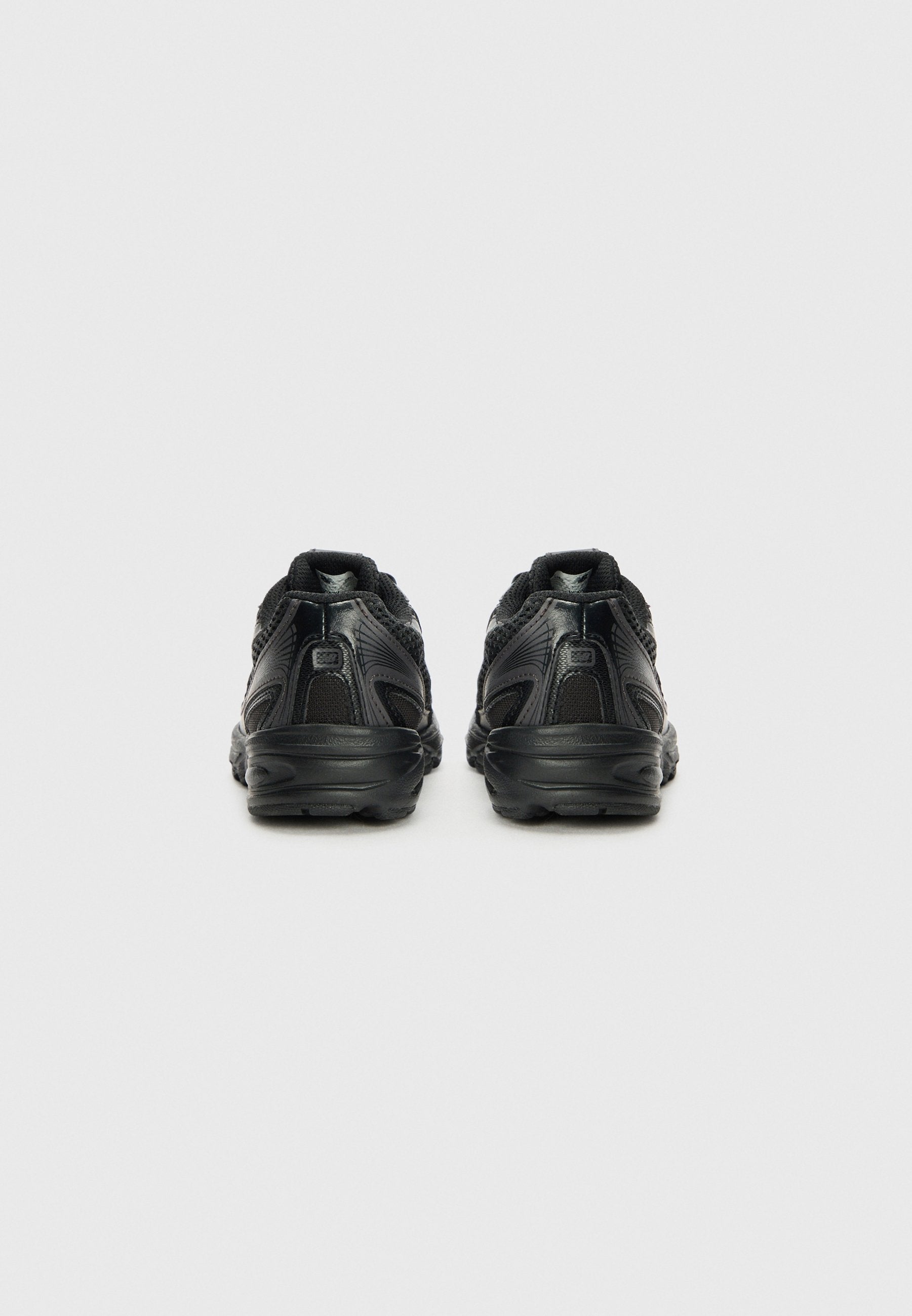 New Balance 740 Triple Black