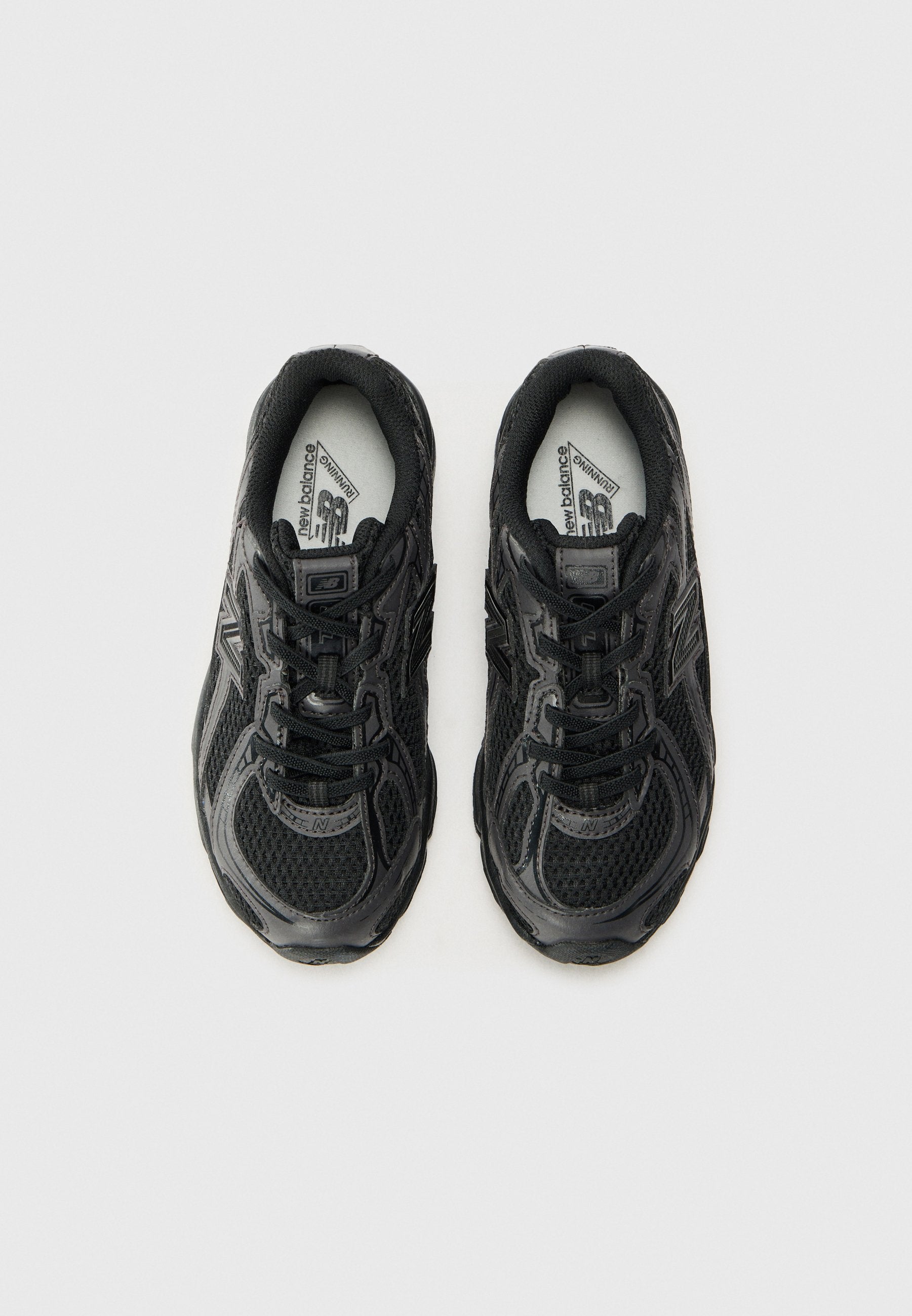 New Balance 740 Triple Black