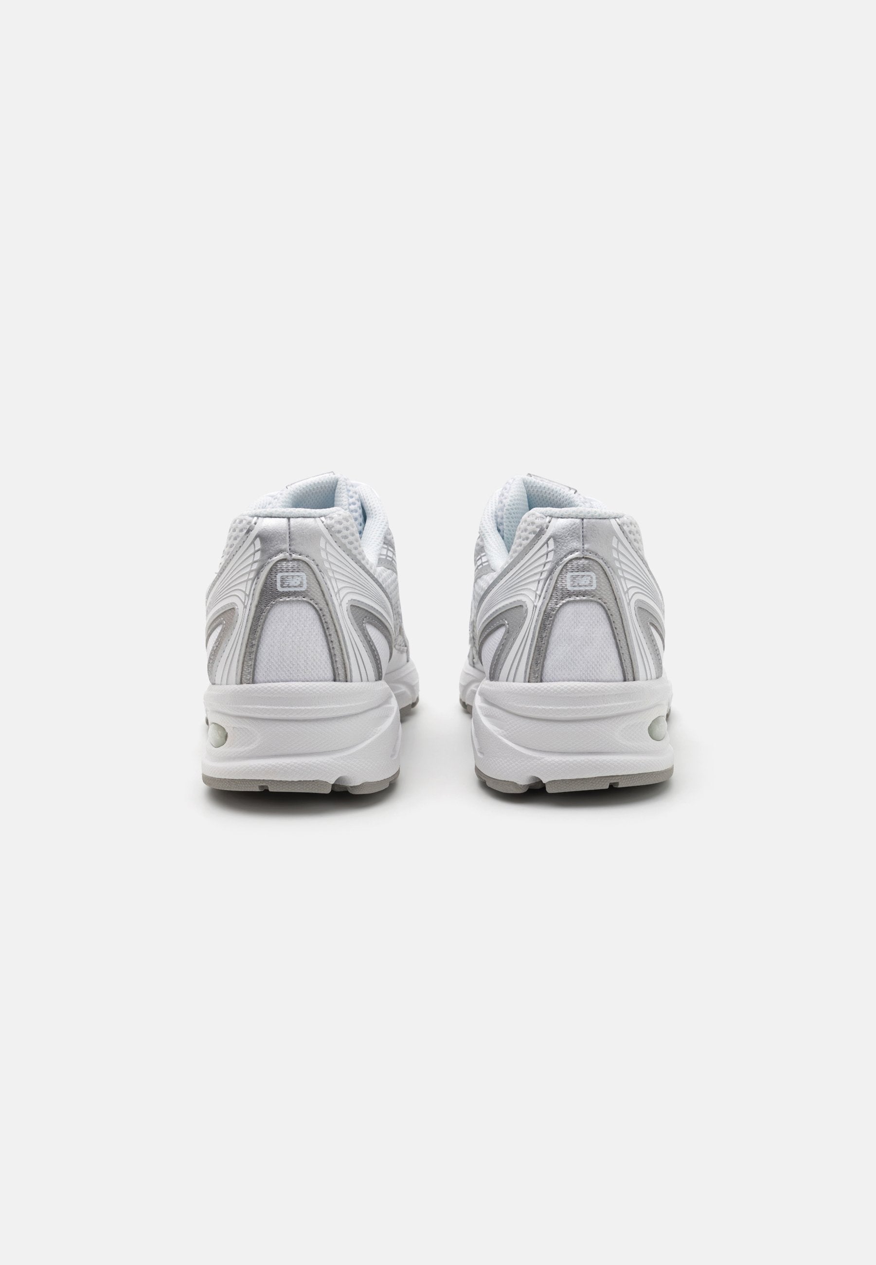 New Balance 740 White/Silver